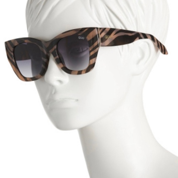 NWT QUAY “After Hours Bevel Sunglasses” Zebra Stripe Frame Smoke Lens Sunglasses - Picture 4 of 7